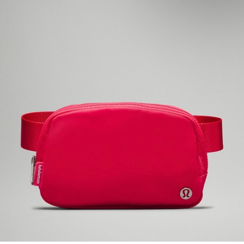 SOLD OUT EVERYWHERE ONLINE - NWT Lululemon Lipgloss Everywhere Belt Bag in pink